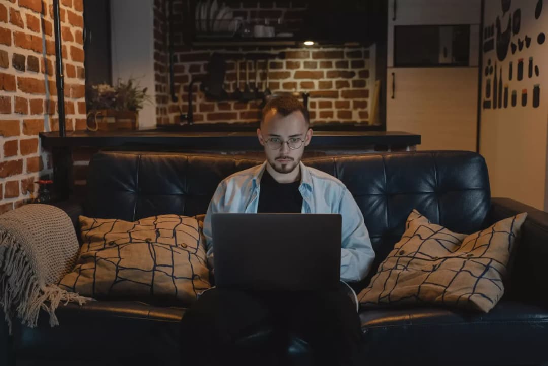 Jak zarobić na sztucznej inteligencji? Sprawdzone sposoby i strategie