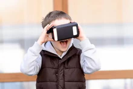 Okulary VR od jakiego wieku? Bezpieczne korzystanie dla dzieci